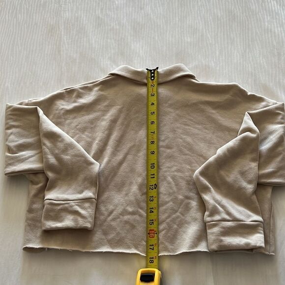 Zara cream colored cropped sweatshirt w fabric collar and button up front - S - Picture 5 of 8
